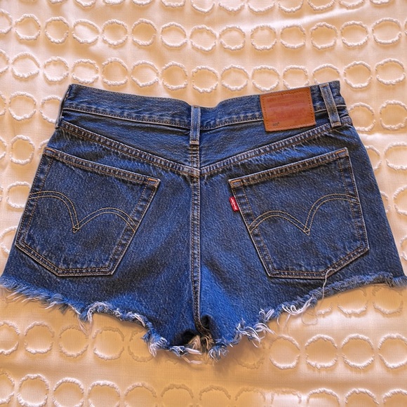 Levis 501 shorts size 26 - Picture 2 of 2